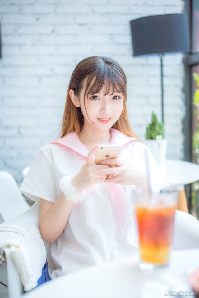 虽然面色依旧沉着，但此刻看着四面八方几乎是一面倒的战斗，除了等死，陈到没有任何办法。